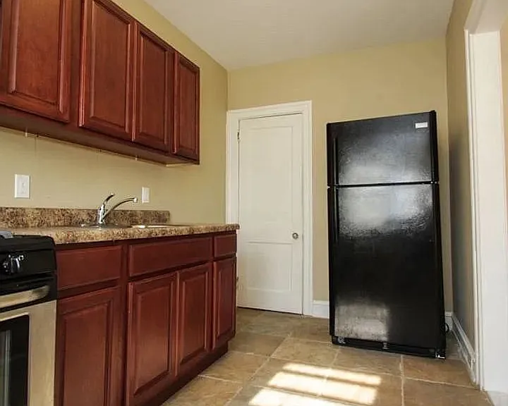 1260 Oak Ln — Photo 9