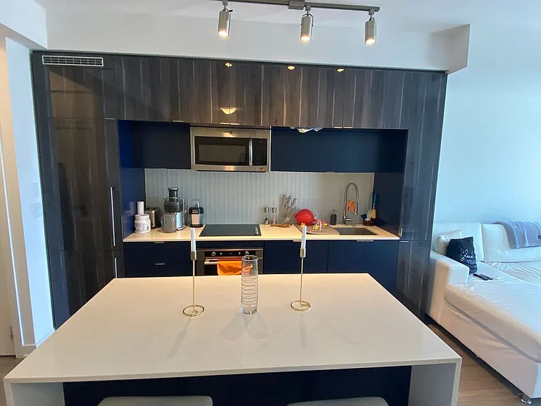 28 Avondale Ave #706 — Photo 2