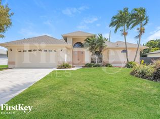 2301 SE 8th Pl, Cape Coral, FL 33990