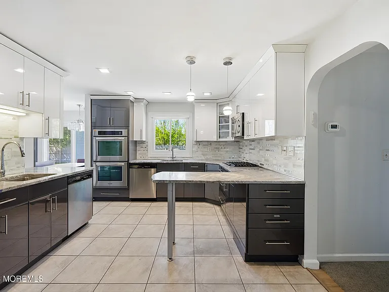 970 Van Court Ave — Photo 13