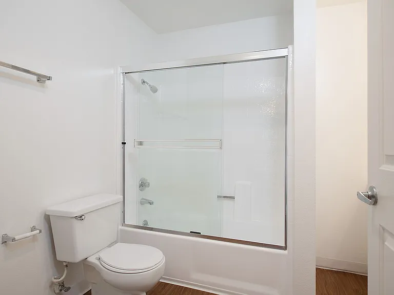 Tiffany Court — Photo 14