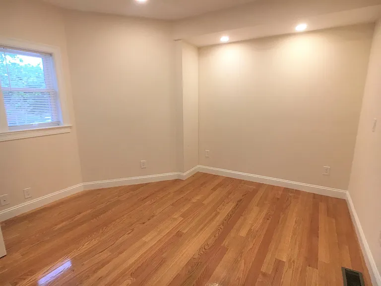 67 Temple St #2 — Photo 4