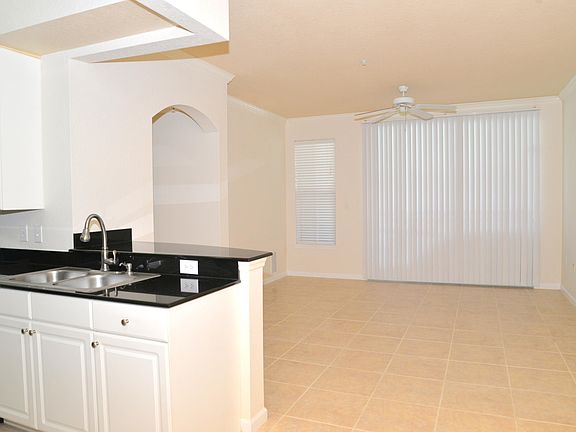 3rd image of 8539 GATE Parkway #9224