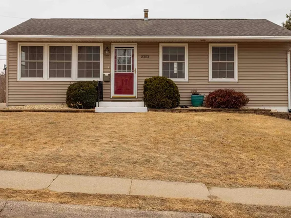2353 Martin Dr, Dubuque, IA 52001