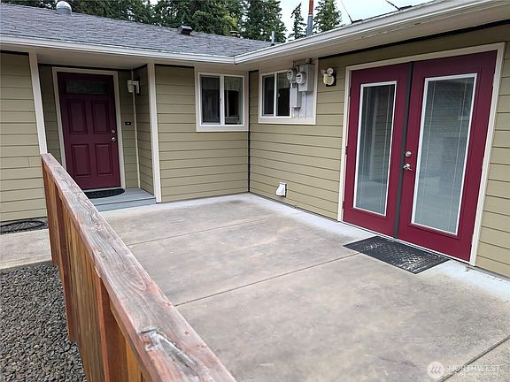 3rd image of 9428 Pacific Avenue SE