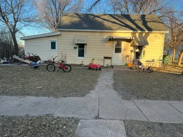 108 S Pear St, Maywood, NE 69038