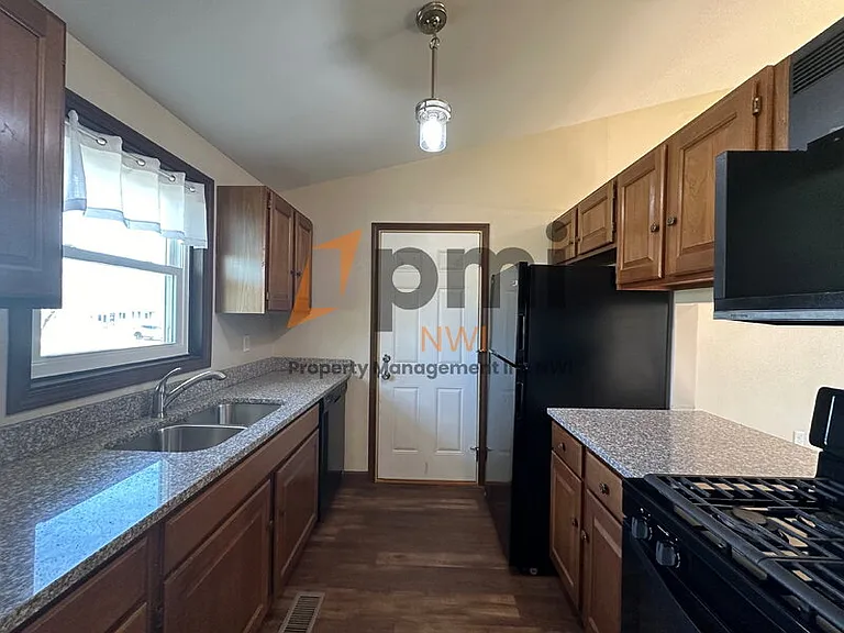 404 Saginaw Dr — Photo 5