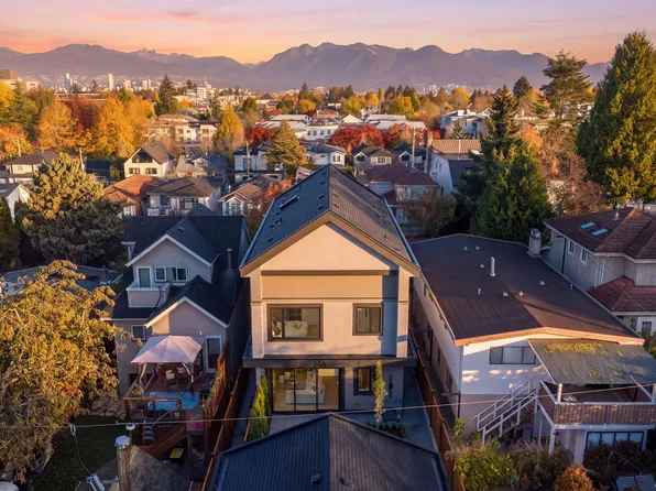 266 E 38th Ave #2, Vancouver, BC V5W 1H4