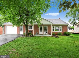17 W Penn Grant Rd, Willow Street, PA 17584