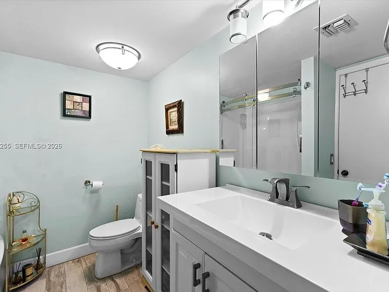 3047 N Oakland Forest Dr #204 — Photo 13