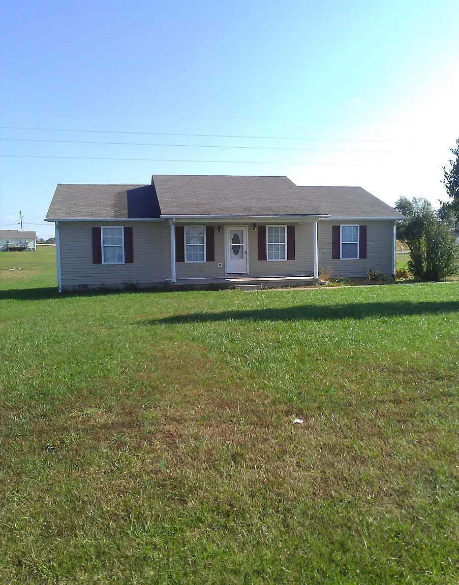 3 bed, 1300 sqft, $1,395 — Photo 1