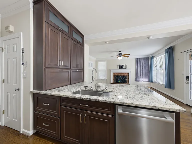 102 Parkside Cir — Photo 21
