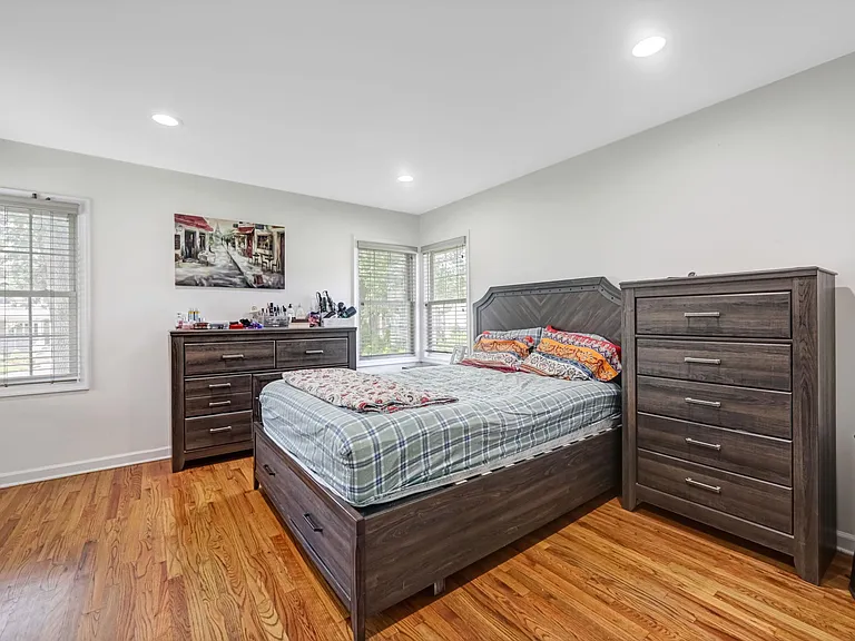122 Village Cir W — Photo 12