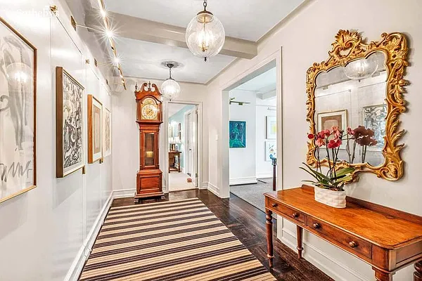 Sold by Sotheby's International Realty | media 30