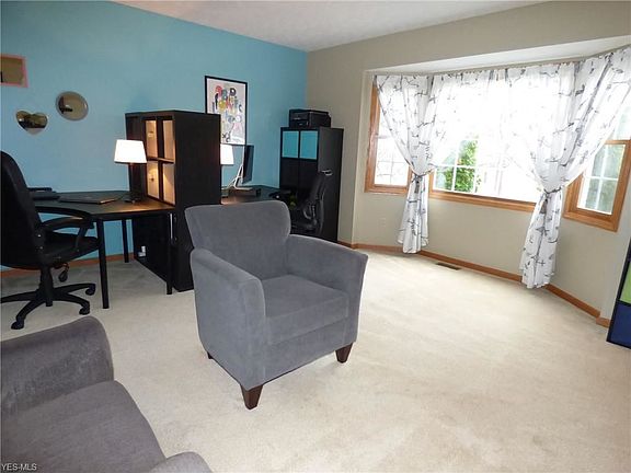2nd image of 1146 Hillview Way