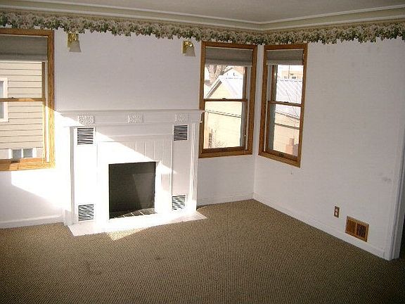 2nd image of 521 College St