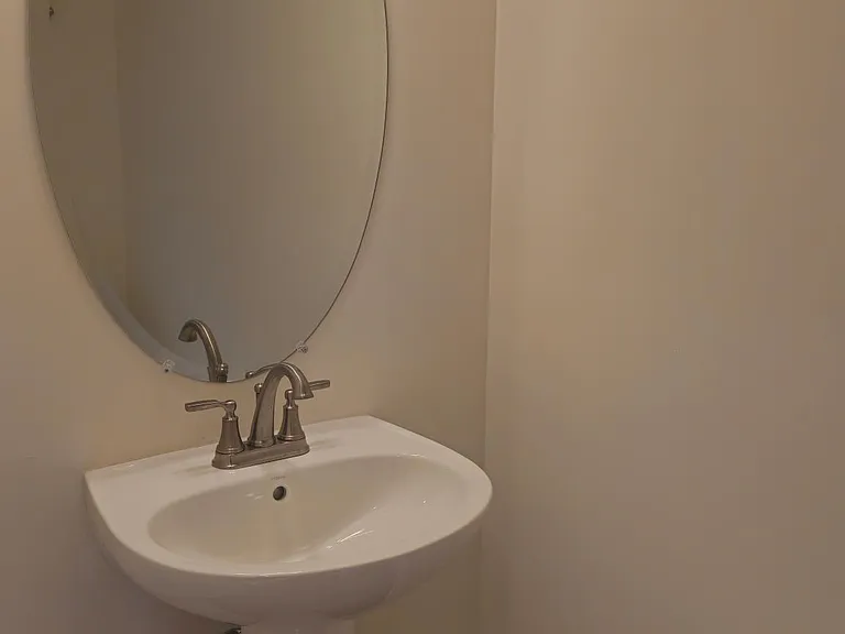 83 Clifton Mnr — Photo 14