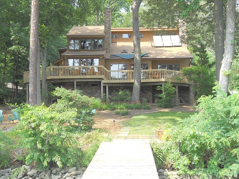 1st image of 864 Holly Dr S
