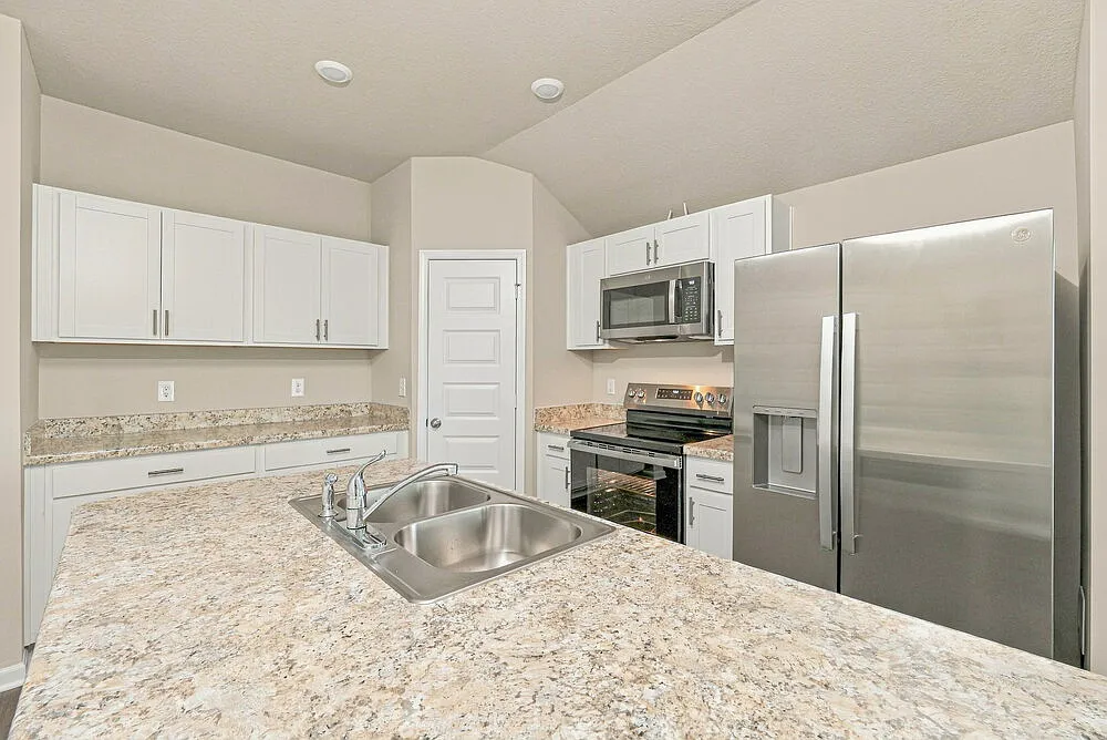4 bed, 2.0 bath, 1770 sqft, $2,500 — Photo 3