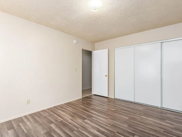 550 E Avenue H14 #3 — Photo 11
