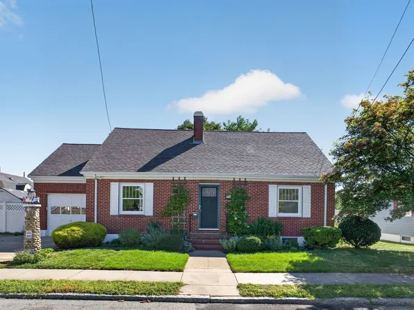 10 West St, New Bedford, MA 02740