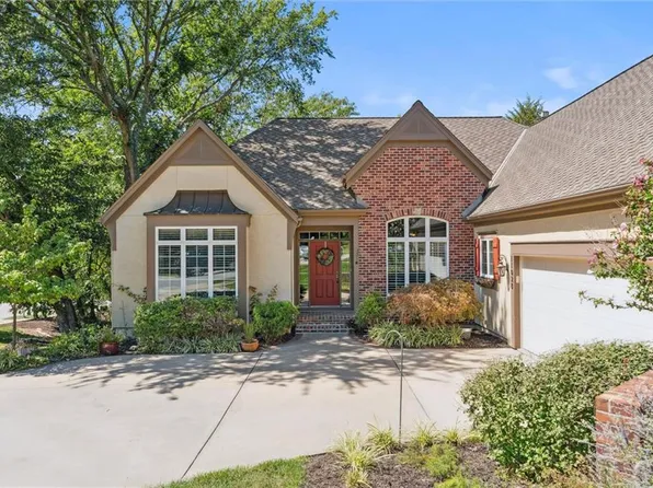 11028 S Cottage Ln, Olathe, KS 66061