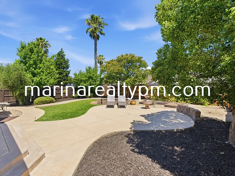 208 Buttercup Cir — Photo 49