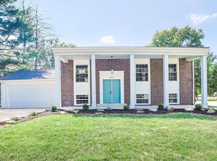 897 Torino Dr, Ballwin, MO 63021