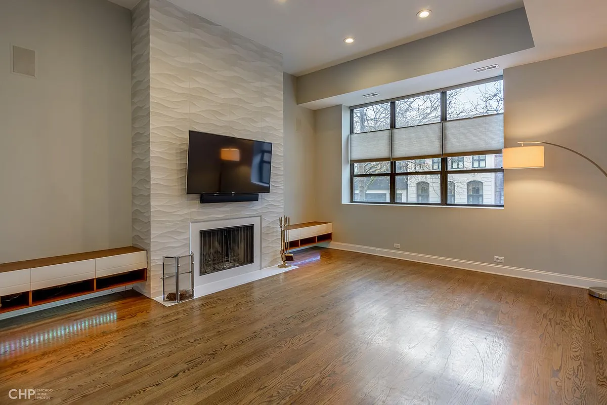 Building Photo - 2251 N Wayne Ave #2