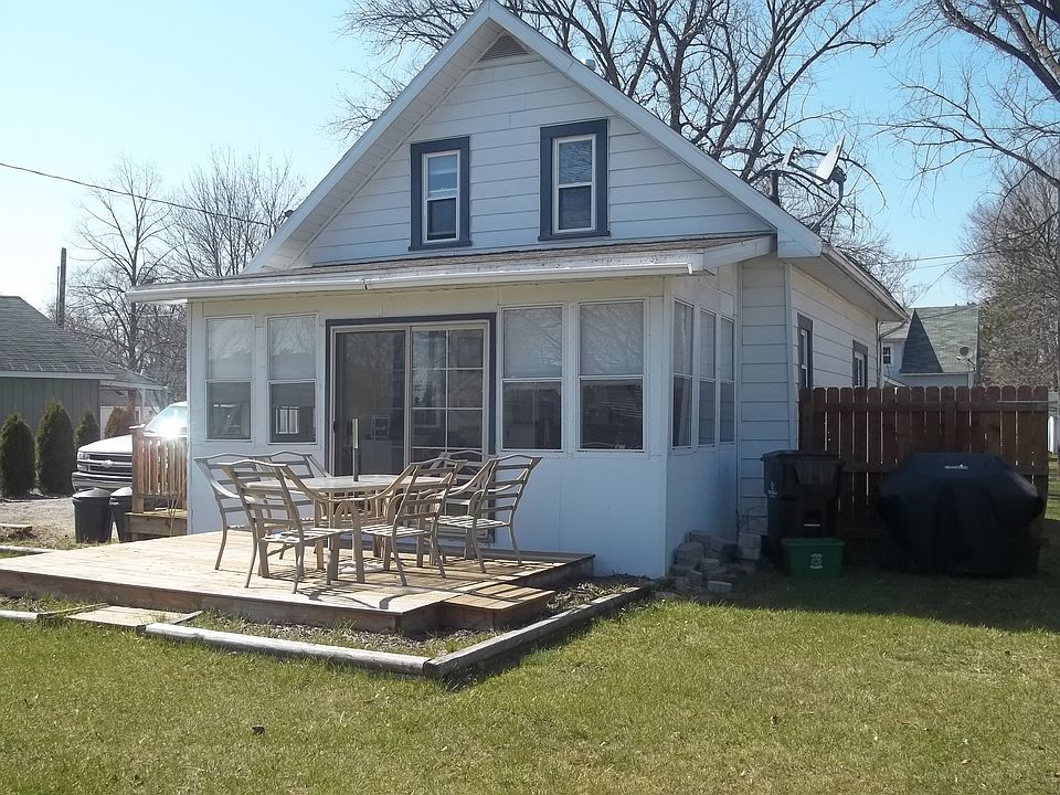 1st image of 1312 Fournie St