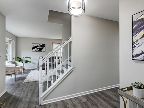 3rd image of 1036 Ashford Ln