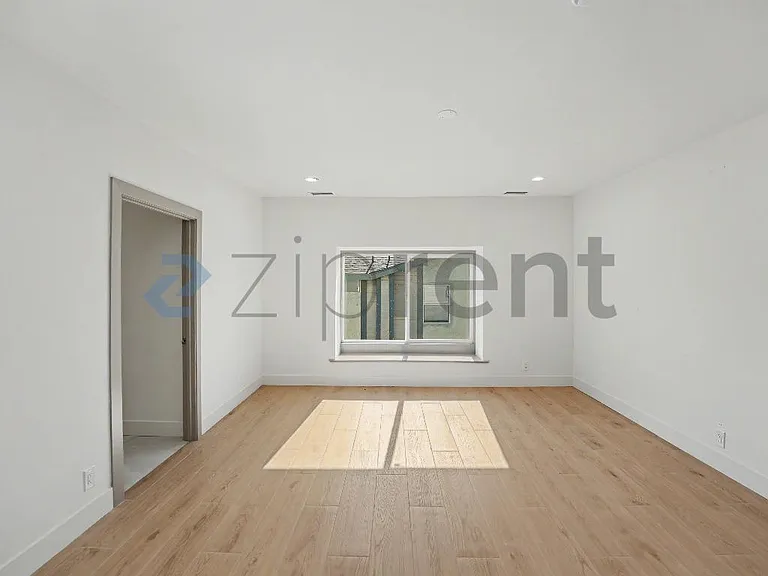 1676 W 24th St — Photo 28