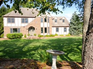7 Elmwood Ln, Washington, NJ 07882