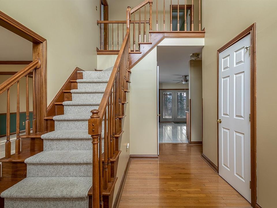 1st image of 3732 Broadmoor Dr
