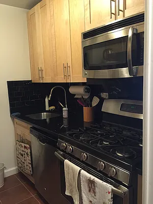 Rented by W Brothers Brokerage LLC | media 28