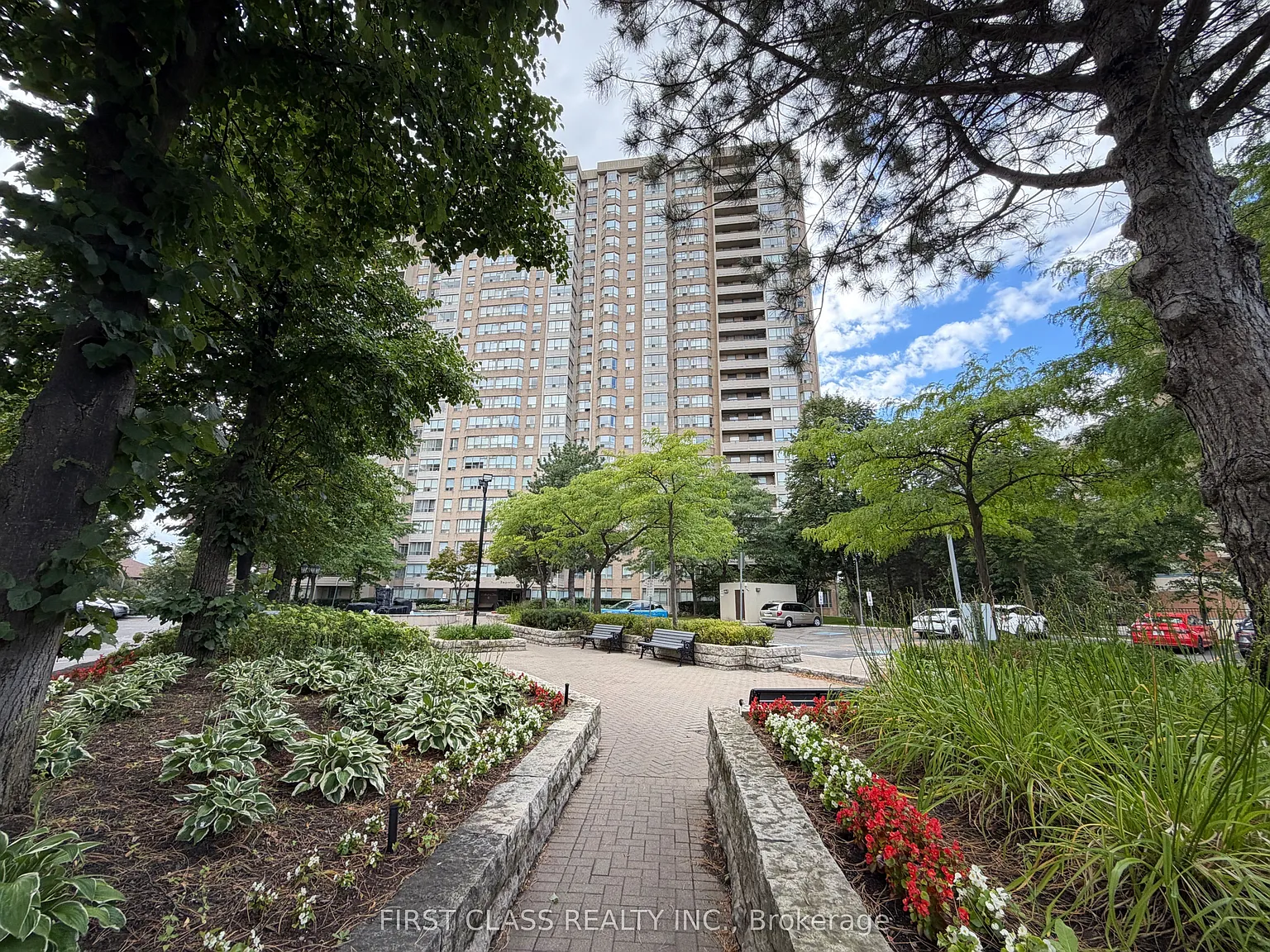 4 bed, $3,000 — Photo 2