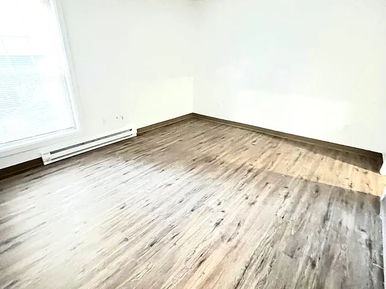 University Park Apartments near Cornell University — Photo 596