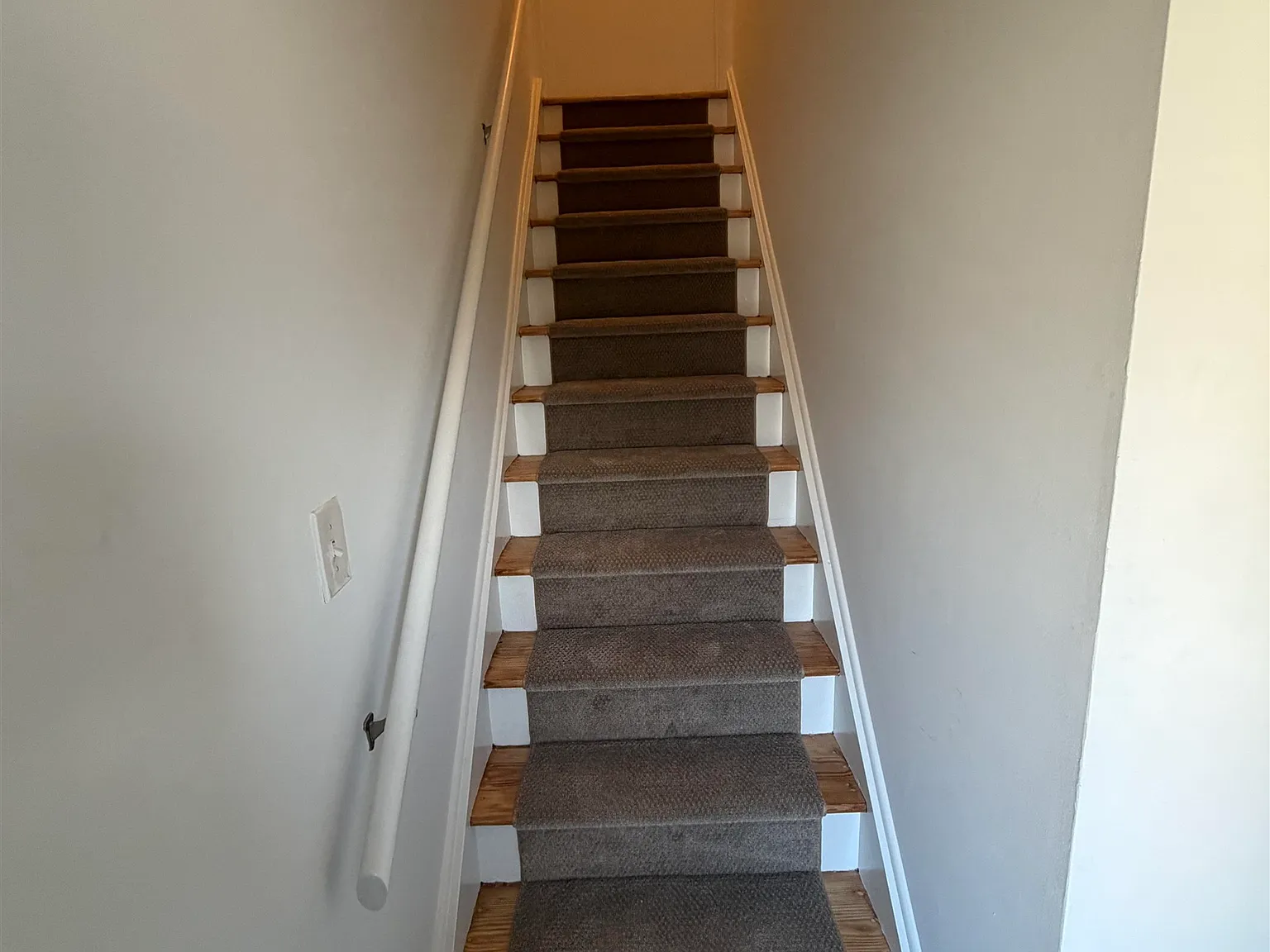 3 bed, 1.0 bath, 1200 sqft, $2,300 — Photo 2