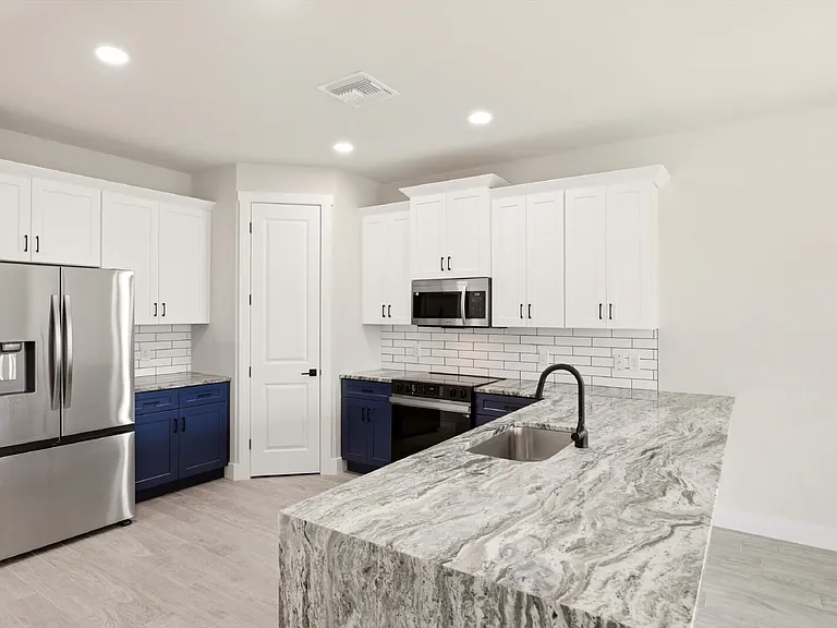 3750 NE 13th Ave — Photo 10