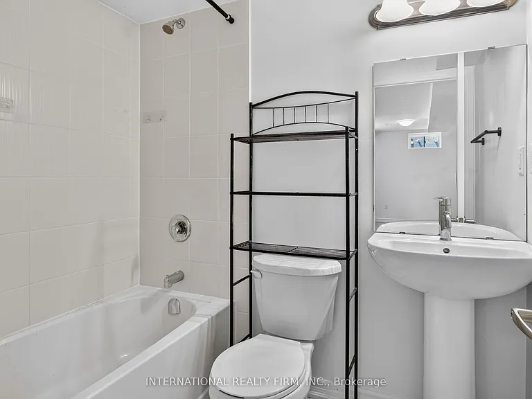 240 Ridley Cres — Photo 38