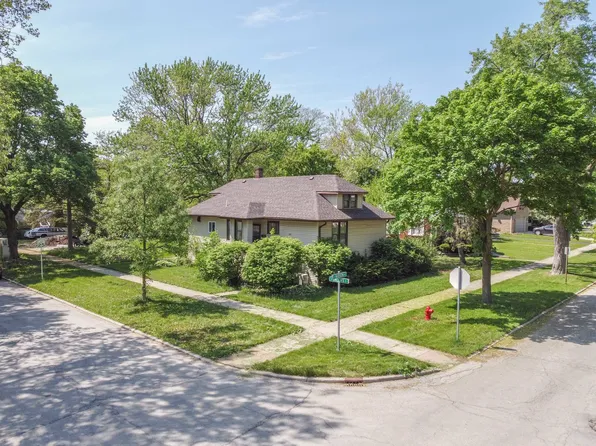 140 S Hudson St, Westmont, IL 60559