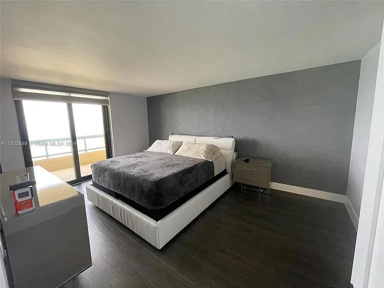 2555 Collins Ave #1409 — Photo 25