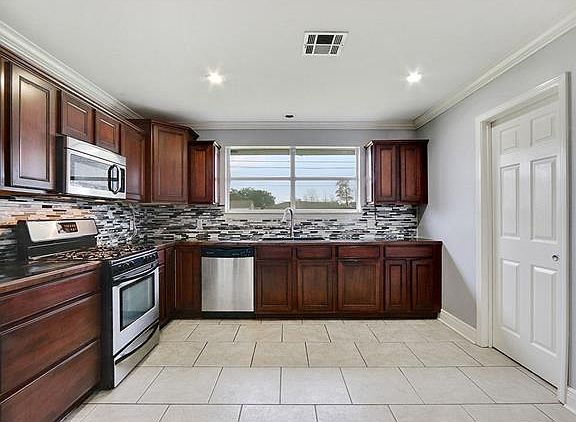 4th image of 2208 Charles Dr