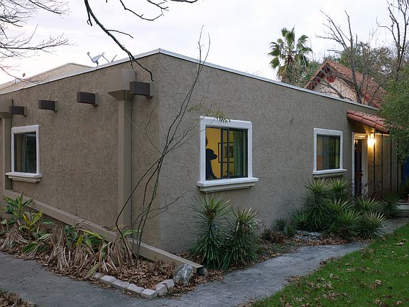 SE corner
