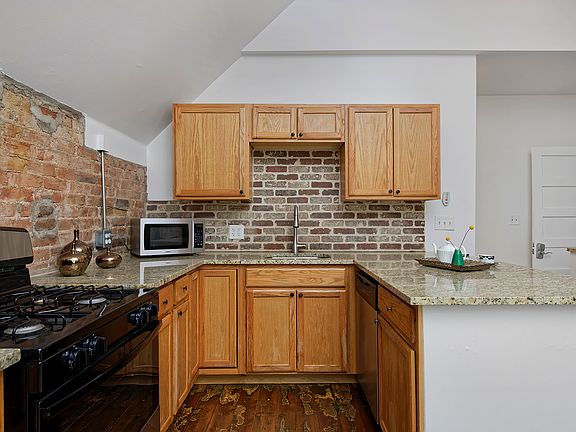 4th image of 450 Delaware St #Up