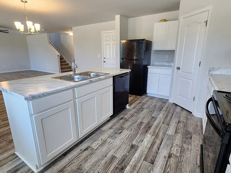 925 Sapphire Stone Ln — Photo 8