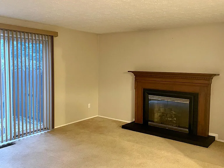 648 Topaz Ln — Photo 5