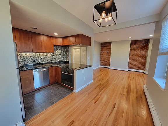 3rd image of 390 Riverway APT 16
