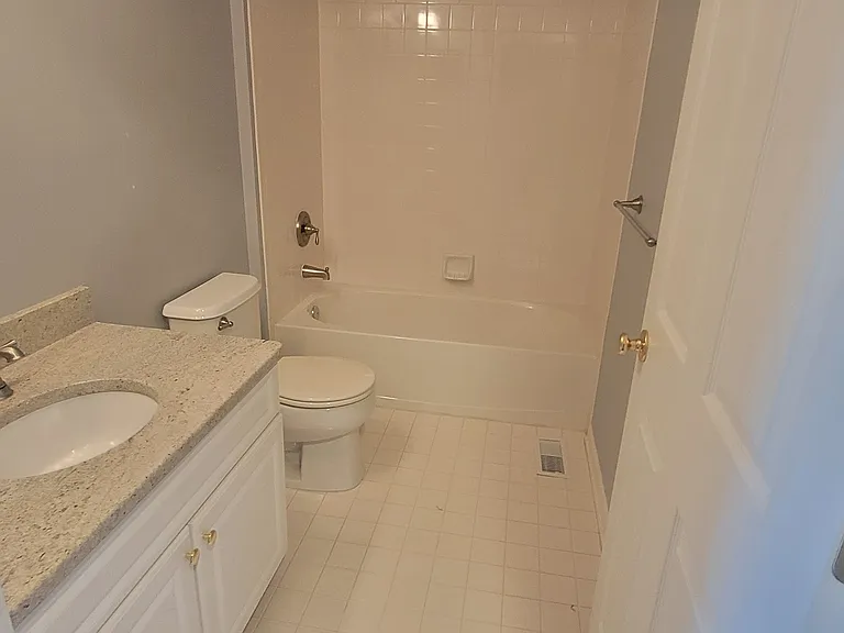2nd Floor Full Bath