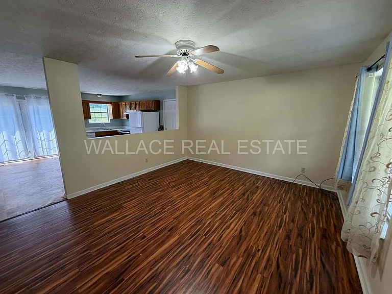3175 Dutch Valley Rd — Photo 2
